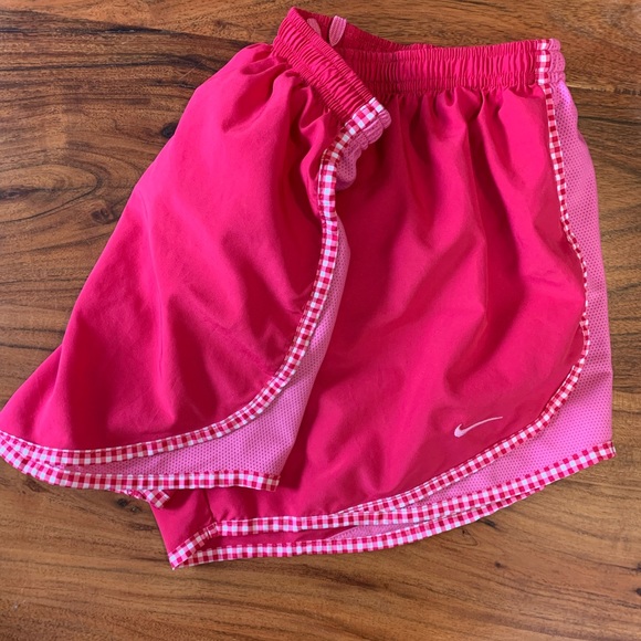 Women’s Nike dry fit shorts - Picture 5 of 6